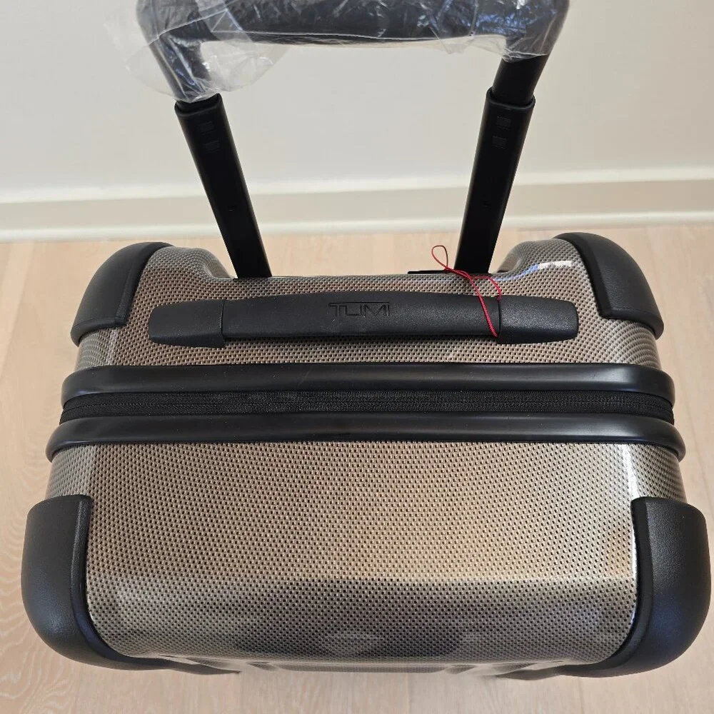 NWT Tumi International Hardshell Carry-on Spinner Luggage Suitcase In Champagne